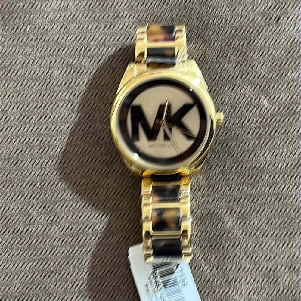 Michael Kors Women’s 42mm Quartz Watch - Picture 3 of 10